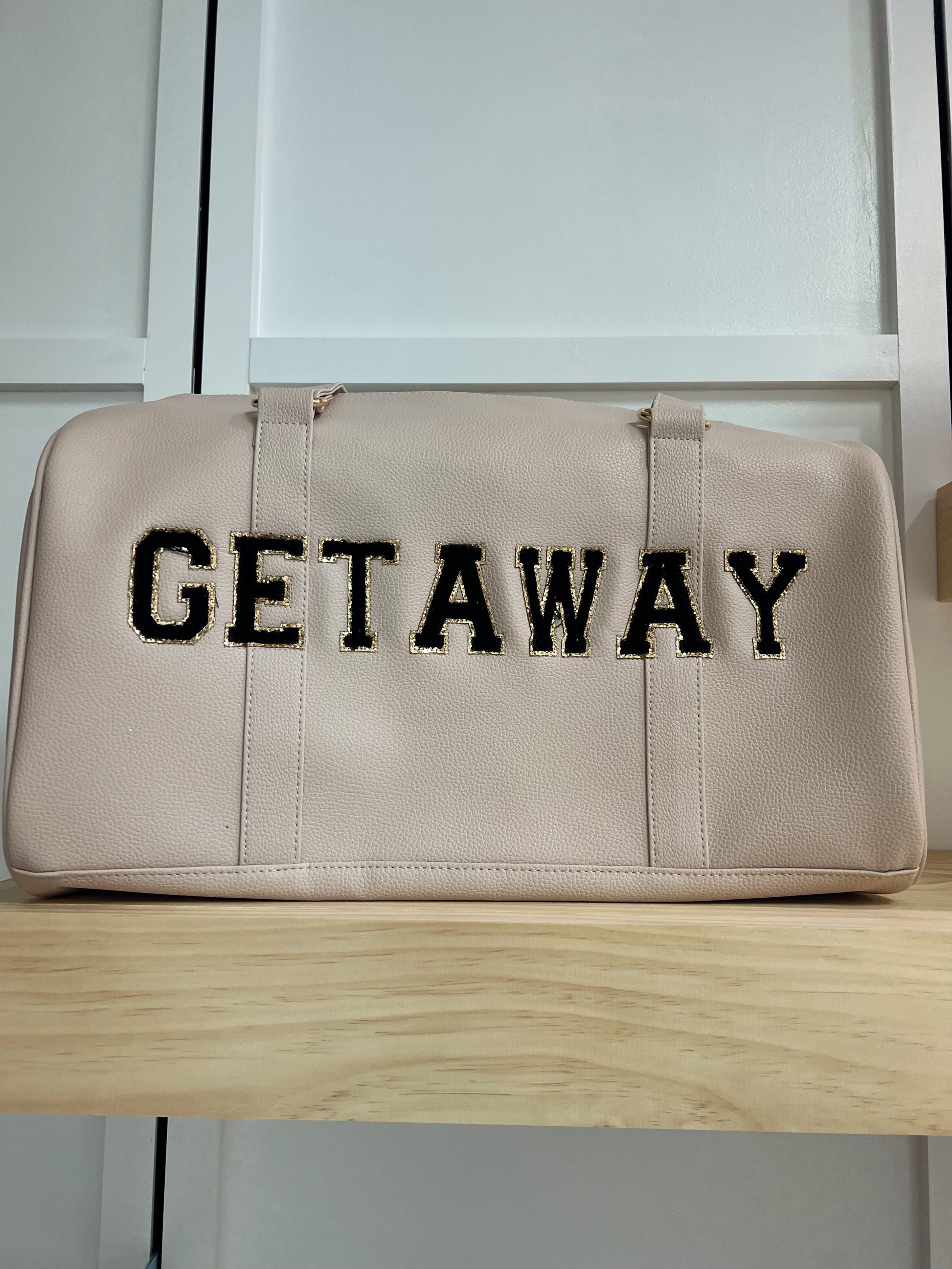 "GETAWAY" DUFFLE STYLE TRAVEL BAG