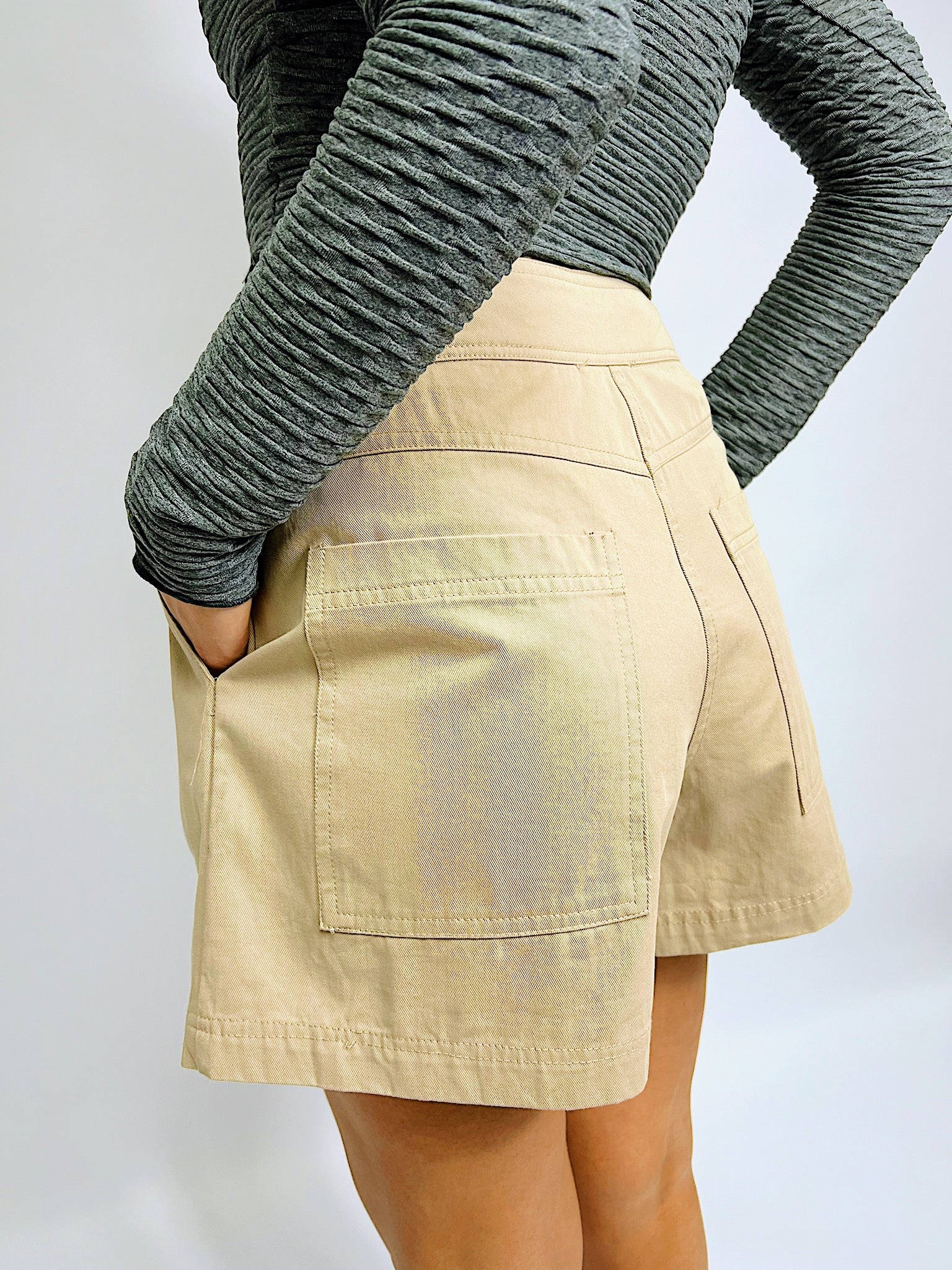OVERLAP SHORT