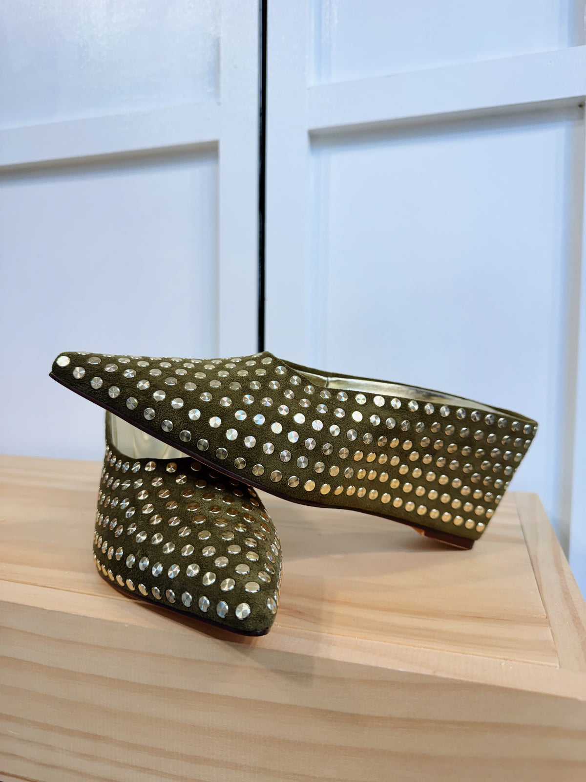 NEIZA OLIVE STUDDED WEDGE PUMP