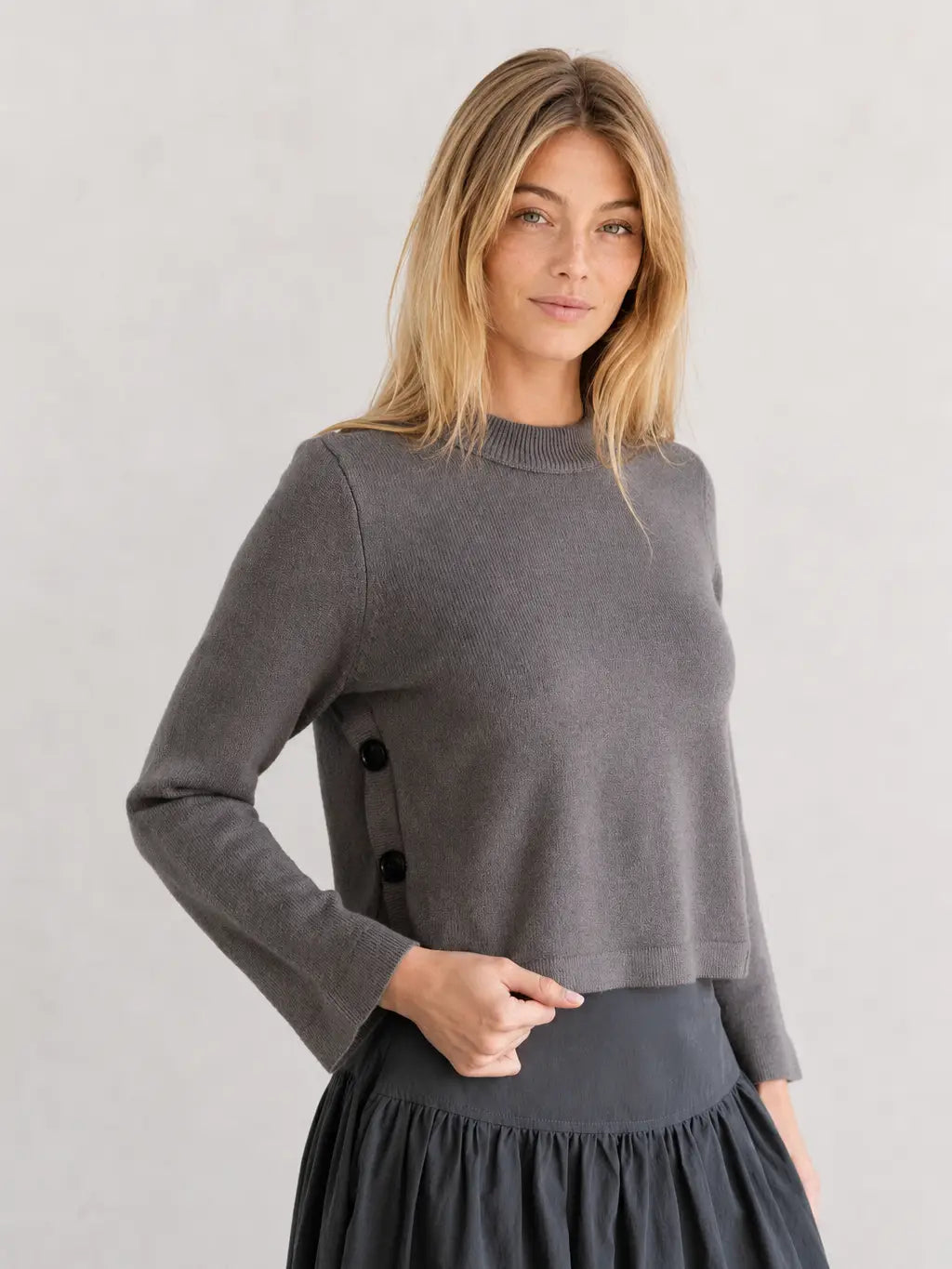 CHARCOAL SIDE BUTTON SWEATER