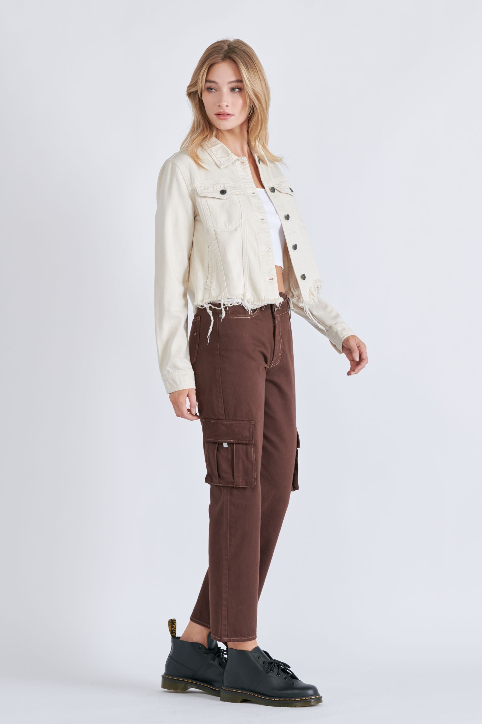 CREAM DISTRESSED FITTED JEAN JACKET