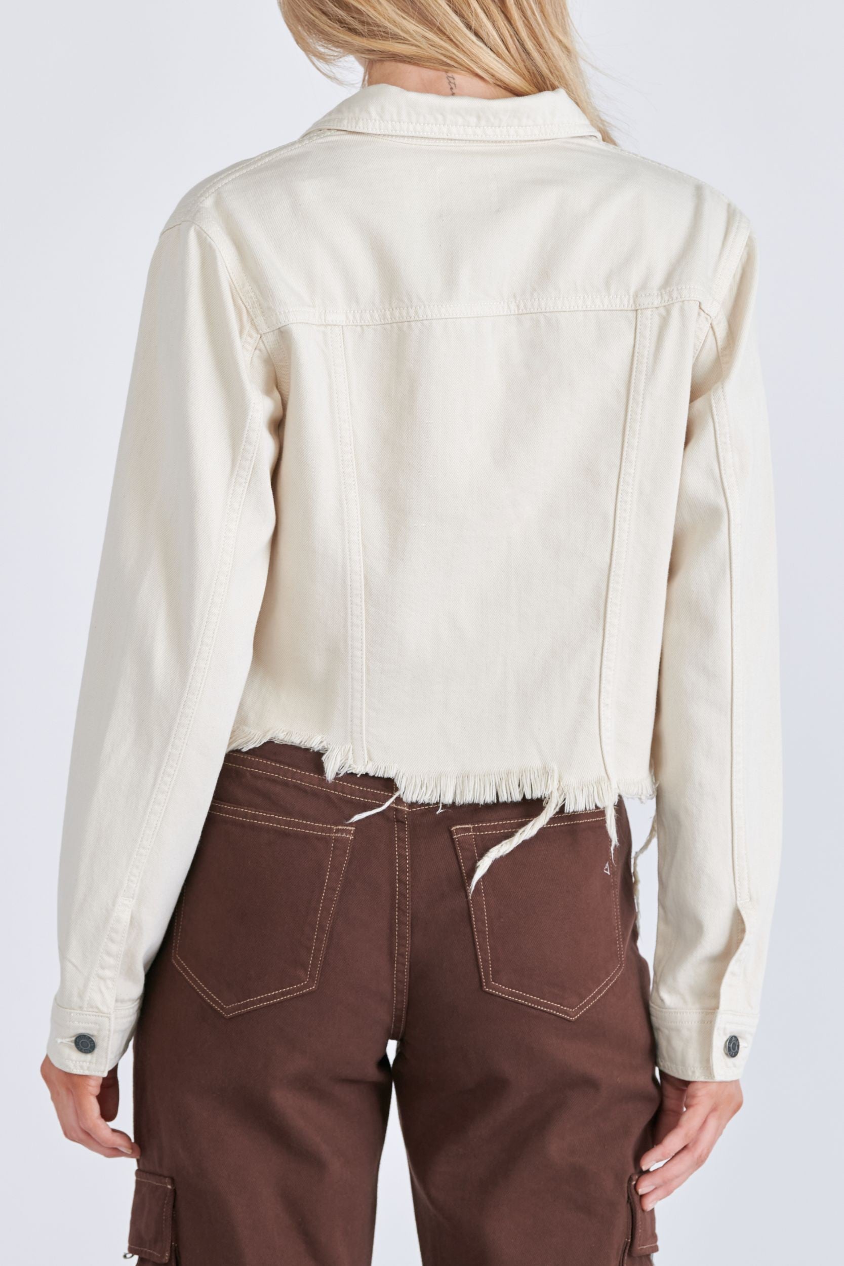 CREAM DISTRESSED FITTED JEAN JACKET