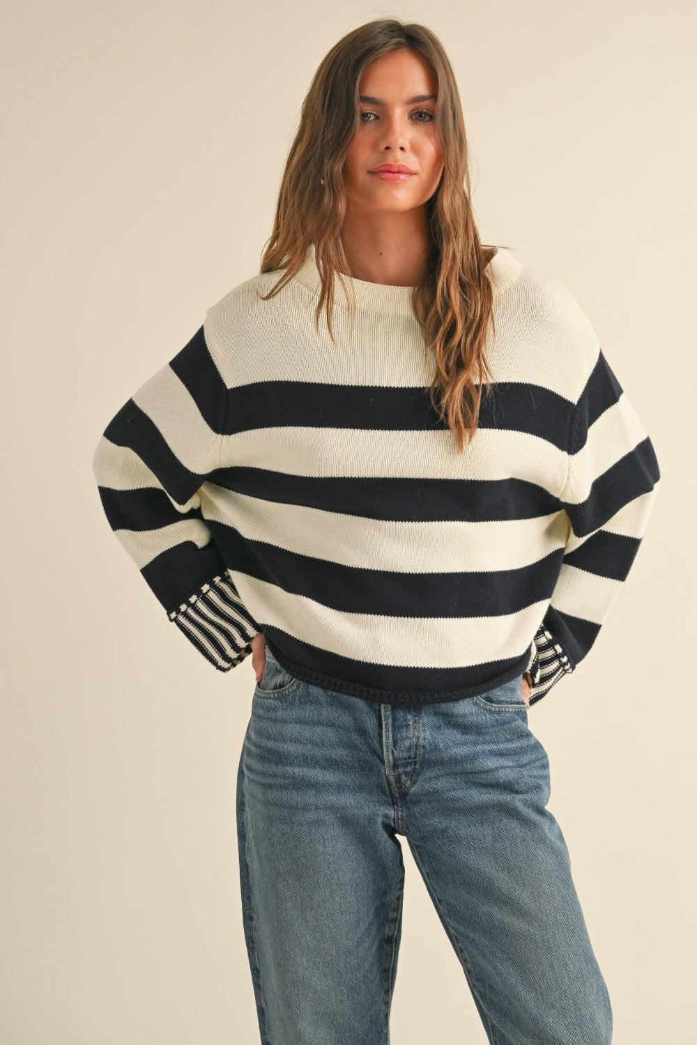 BLACK AND WHITE STRIPED SWEATER
