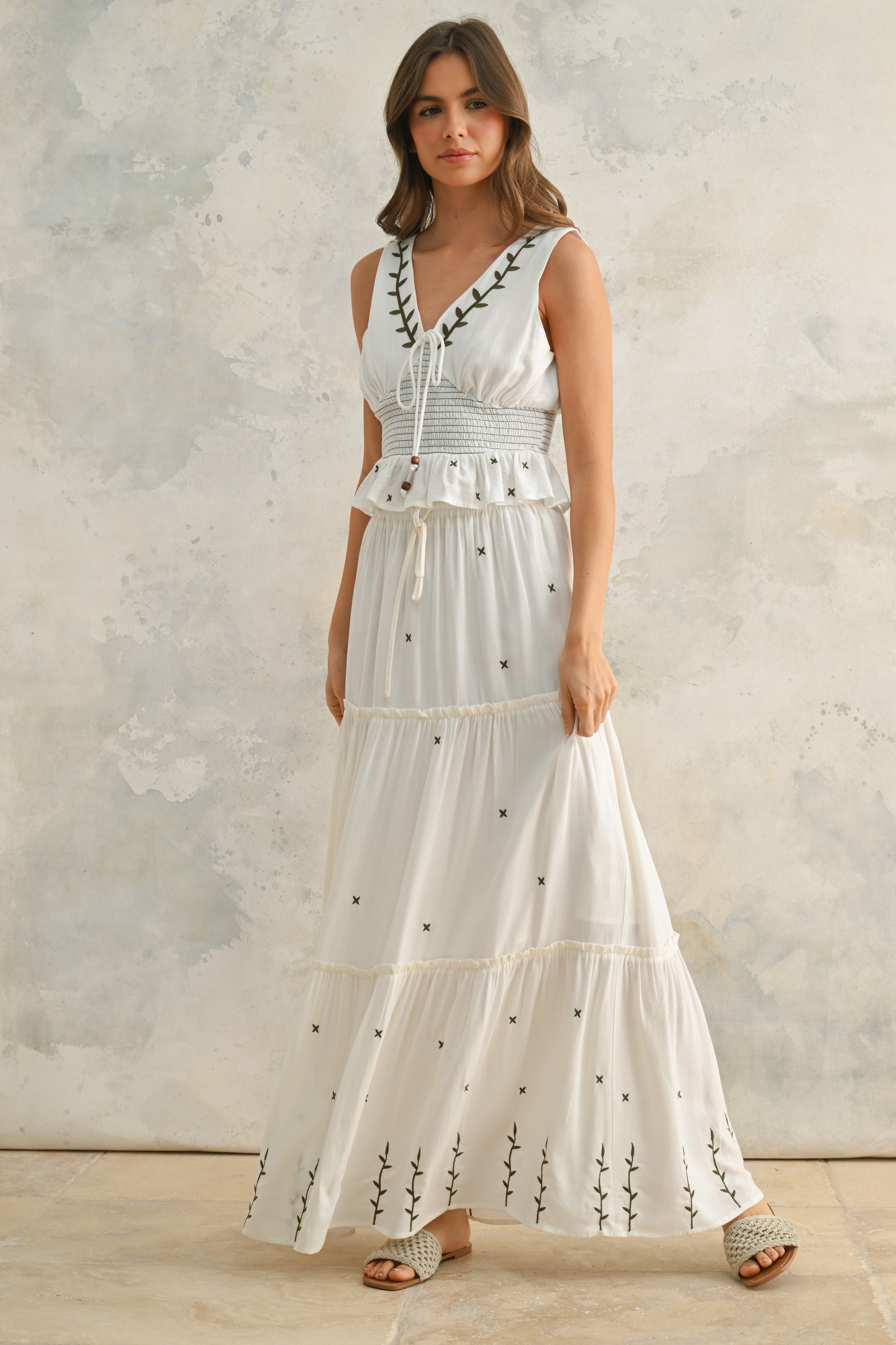 VINEYARD EMBROIDERED SET