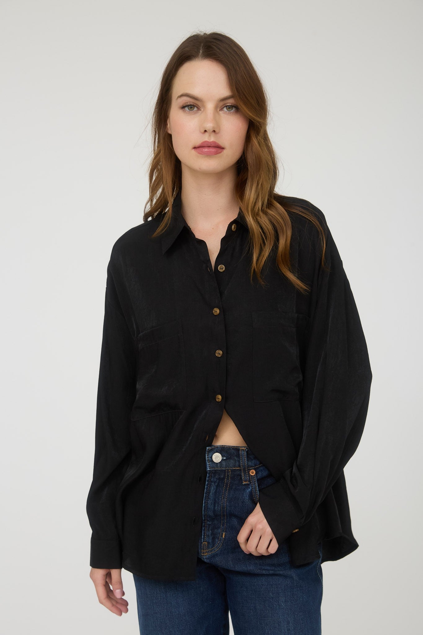 OVERSIZE BLACK BUTTON DOWN LS SHIRT