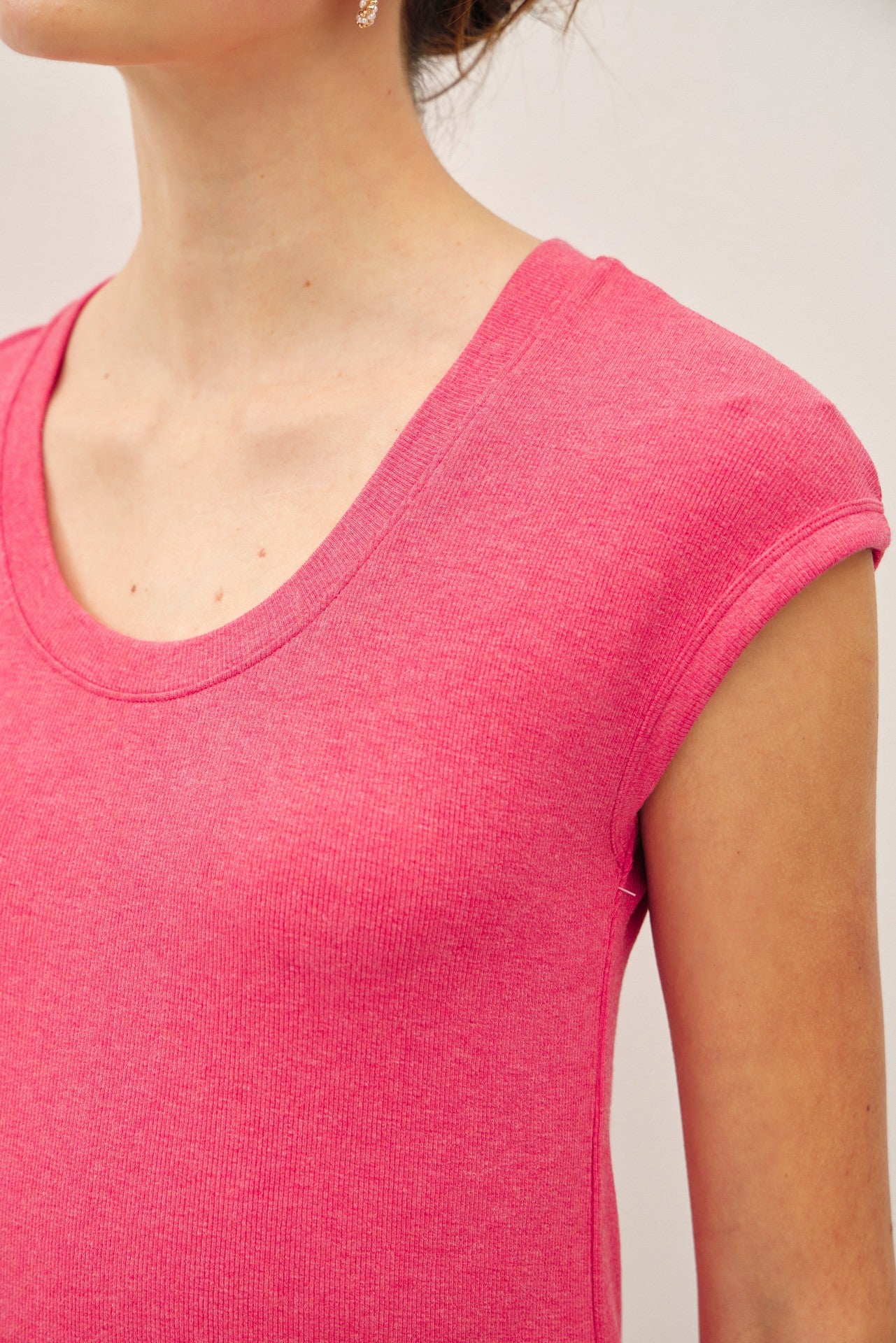 RIBBED SCOOP NECK MODAL TOP