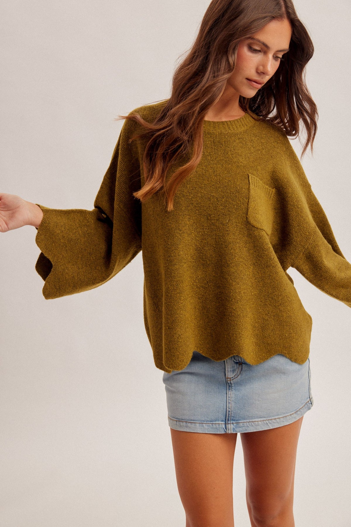 OLIVE SCALLOPED EDGE SWEATER
