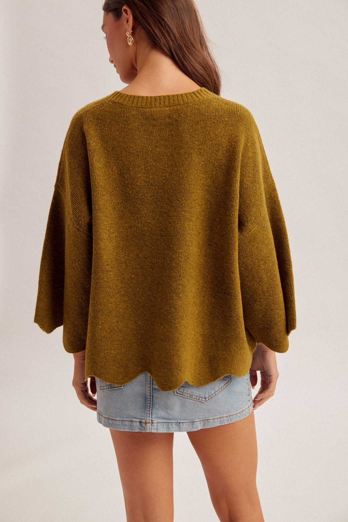 OLIVE SCALLOPED EDGE SWEATER