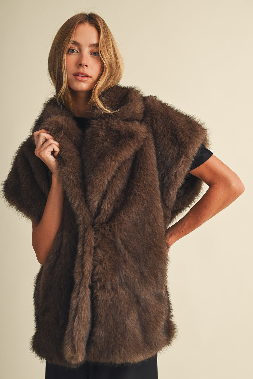 CAPPUCCINO COLLAR FUR VEST
