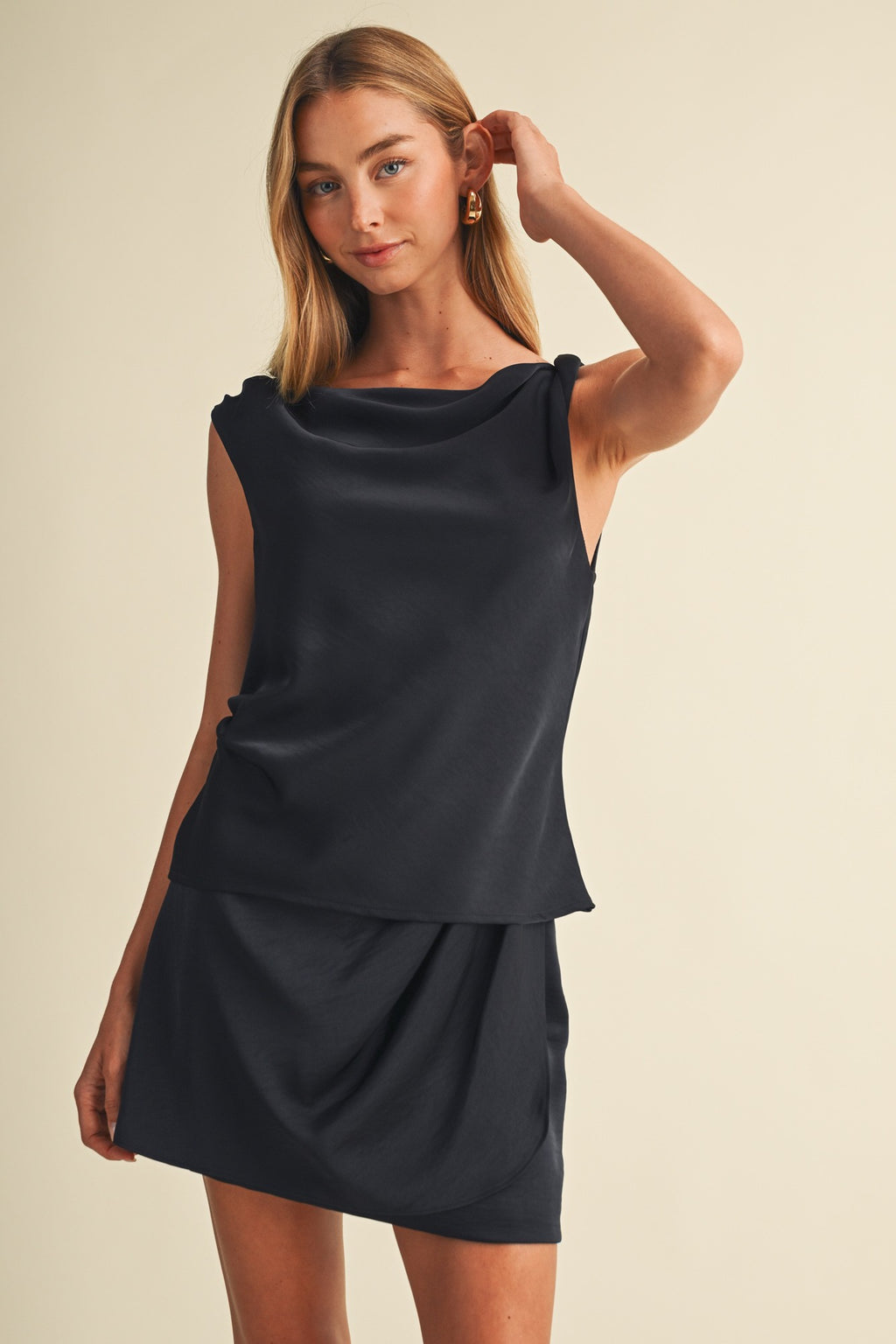 SATIN DRAPE COWL NECK TOP (DK. NAVY)