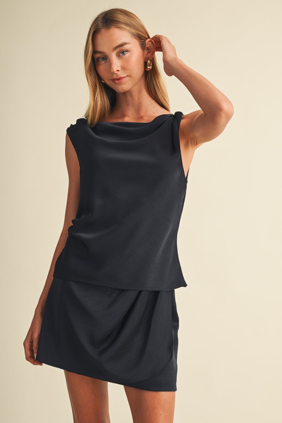 SATIN DRAPE COWL NECK TOP (DK. NAVY)