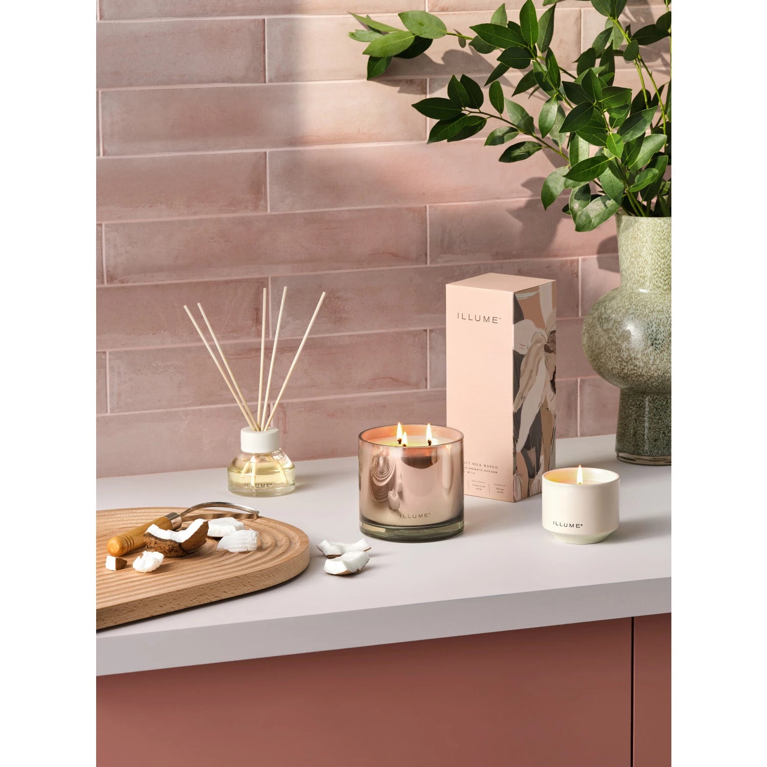 COCONUT MILK MANGO STATEMENT GLASS CANDLE