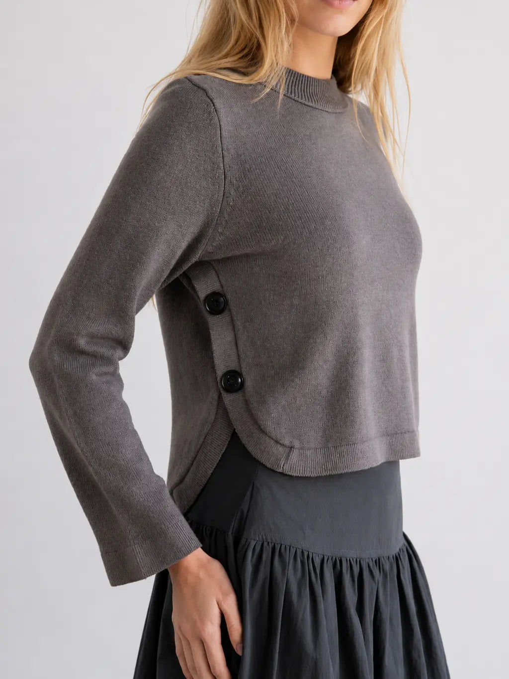 CHARCOAL SIDE BUTTON SWEATER