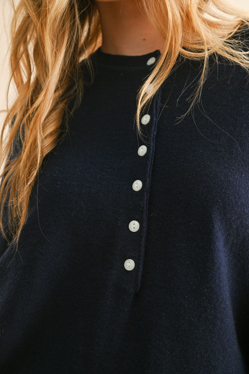 NAVY WOOL LONG SLEEVE SWEATER TOP