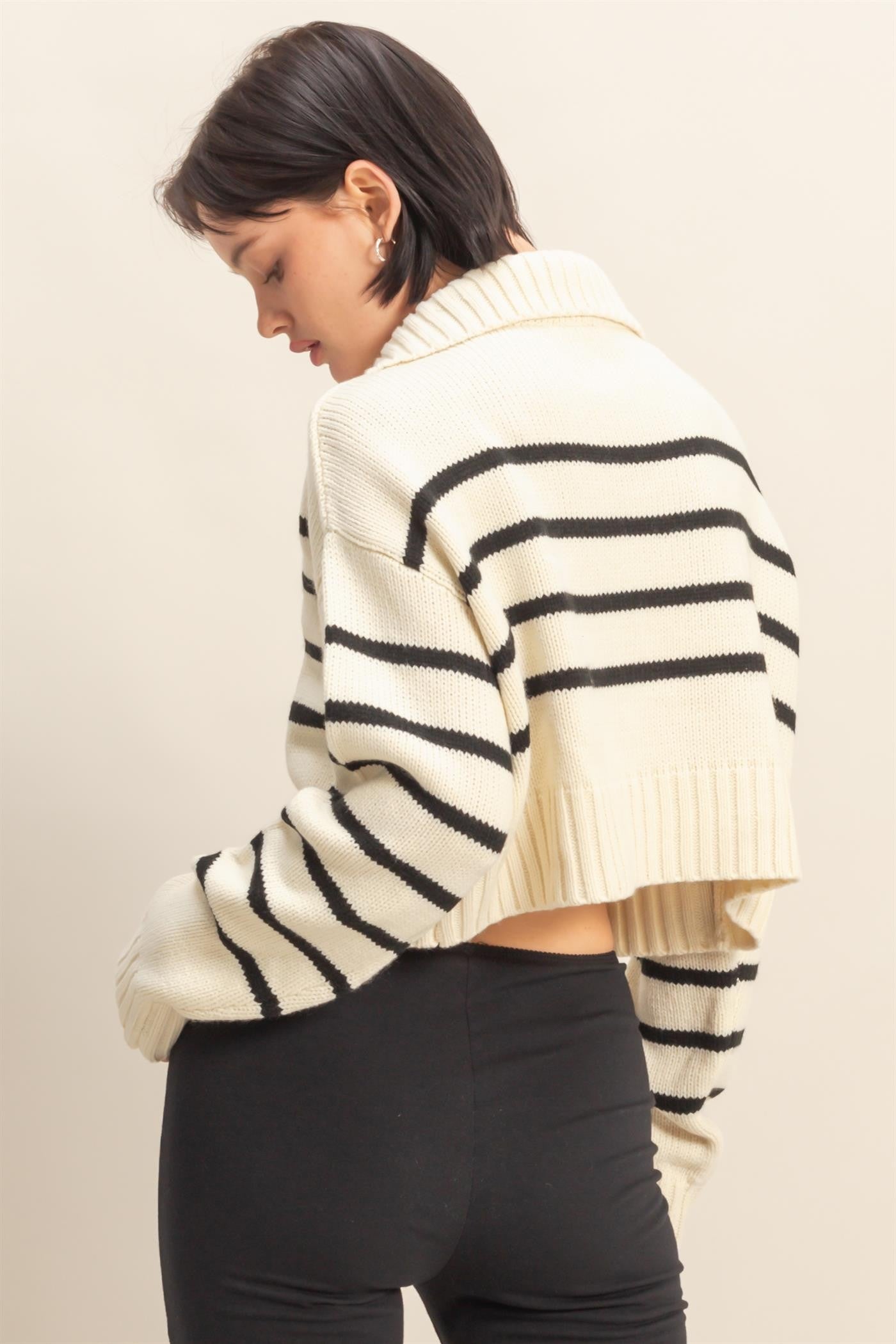 RIBBED STRIPED COLLAR CROPPED SWEATER