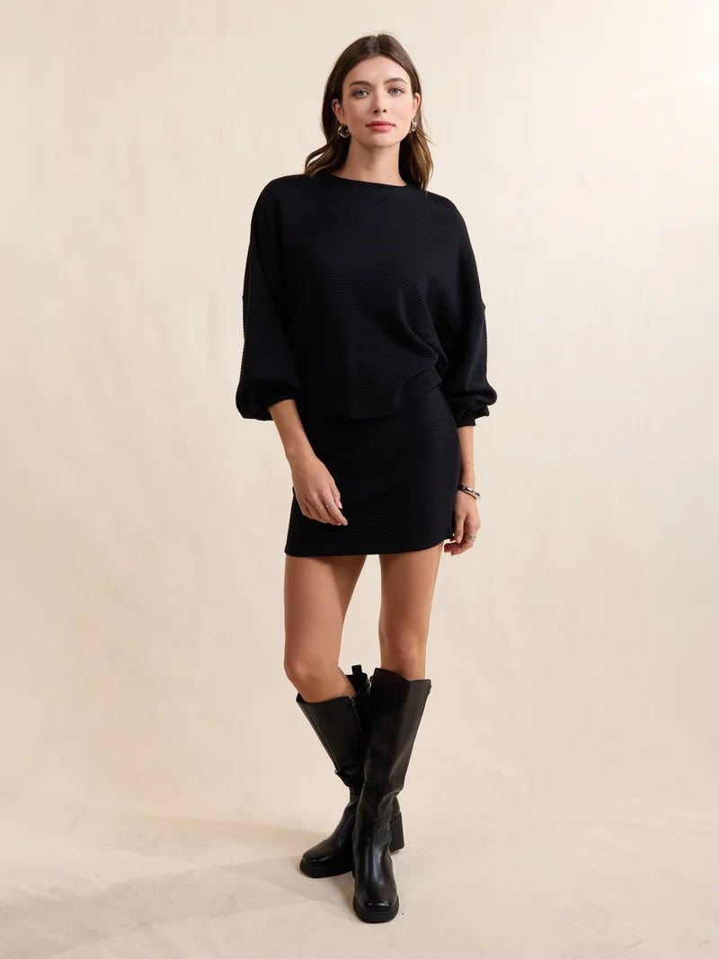ON A STROLL CREWNECK DOLMAN SLEEVE TOP (BLACK)