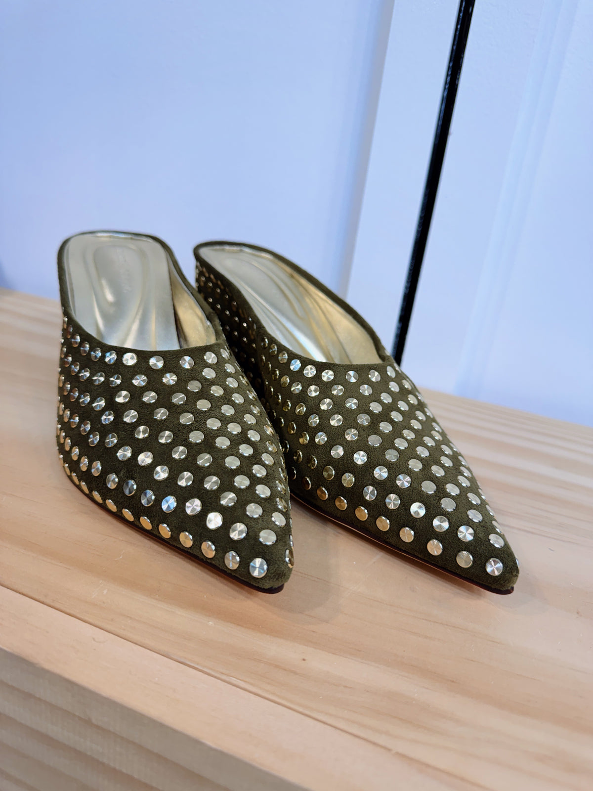 NEIZA OLIVE STUDDED WEDGE PUMP