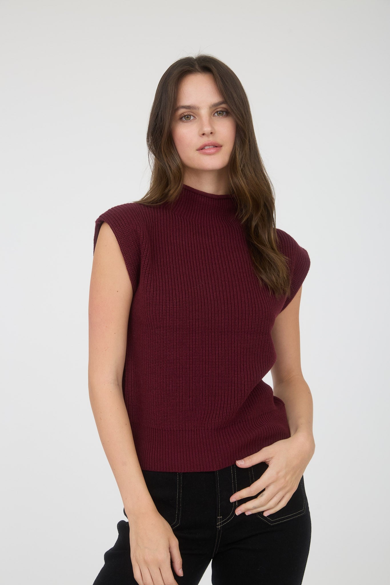 MOCK NECK SLEEVELESS SWEATER