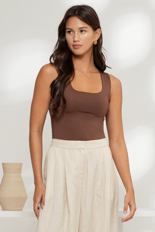 SLEEVELESS FITTED TANK