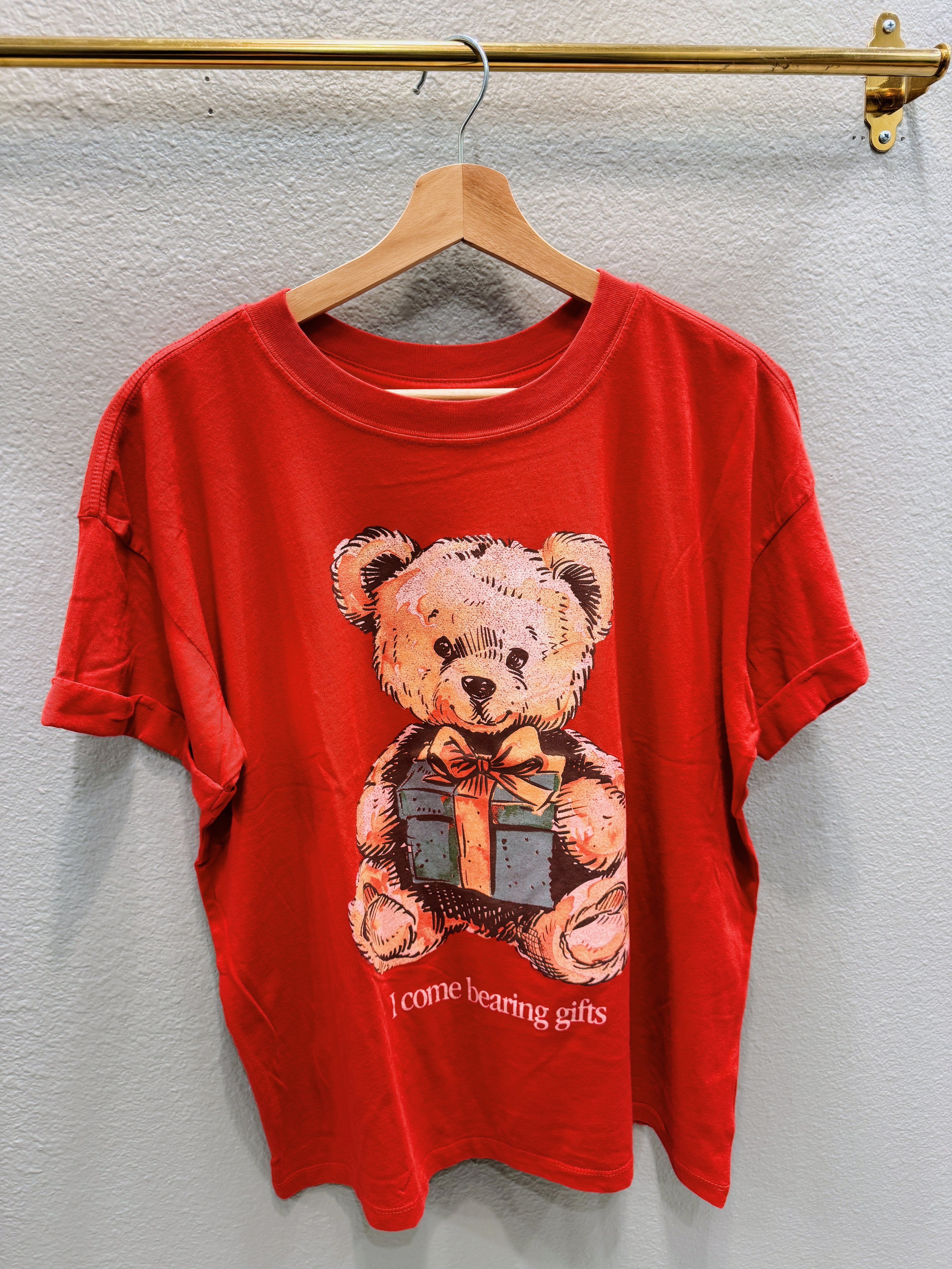 BEARING GIFTS GRAPHIC TEE
