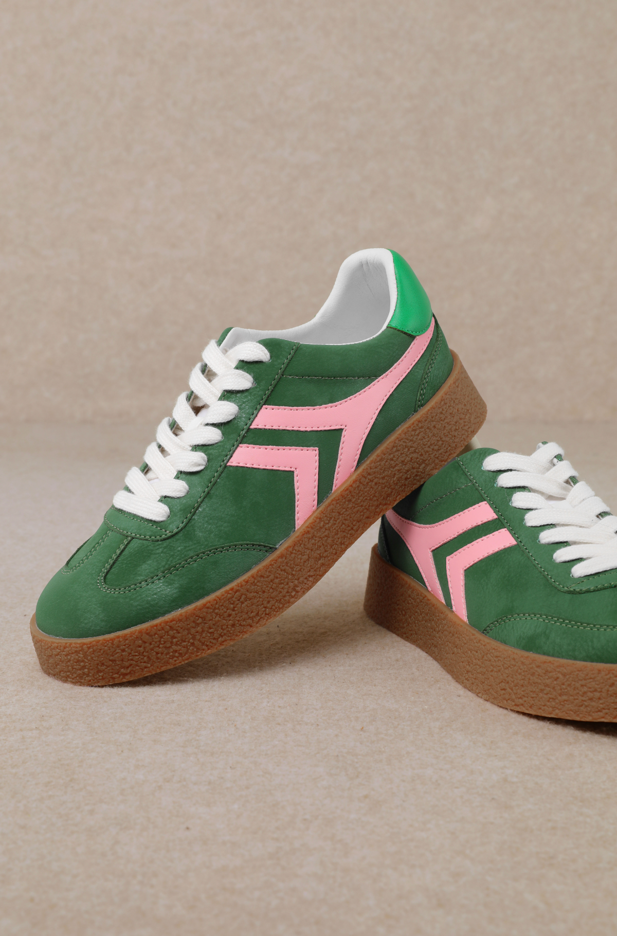 NOVA TENNIS SHOES