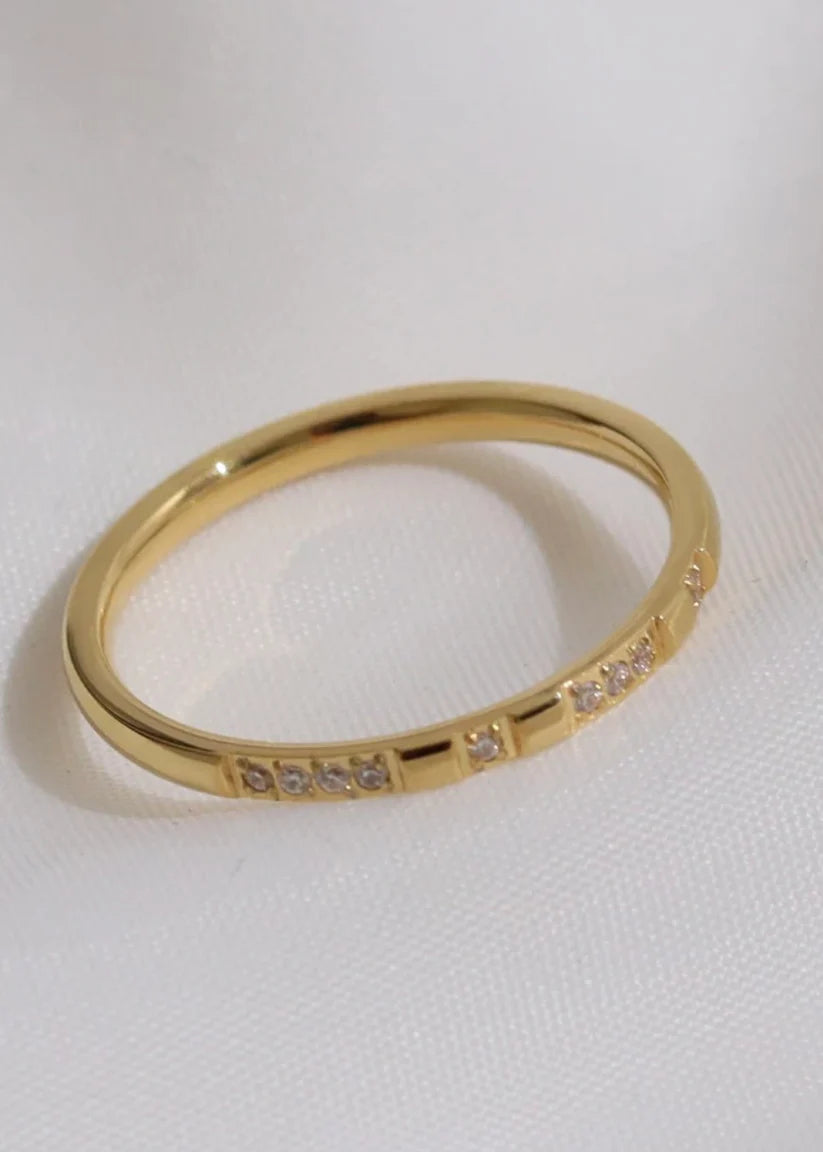 THIN SPARKLE RING