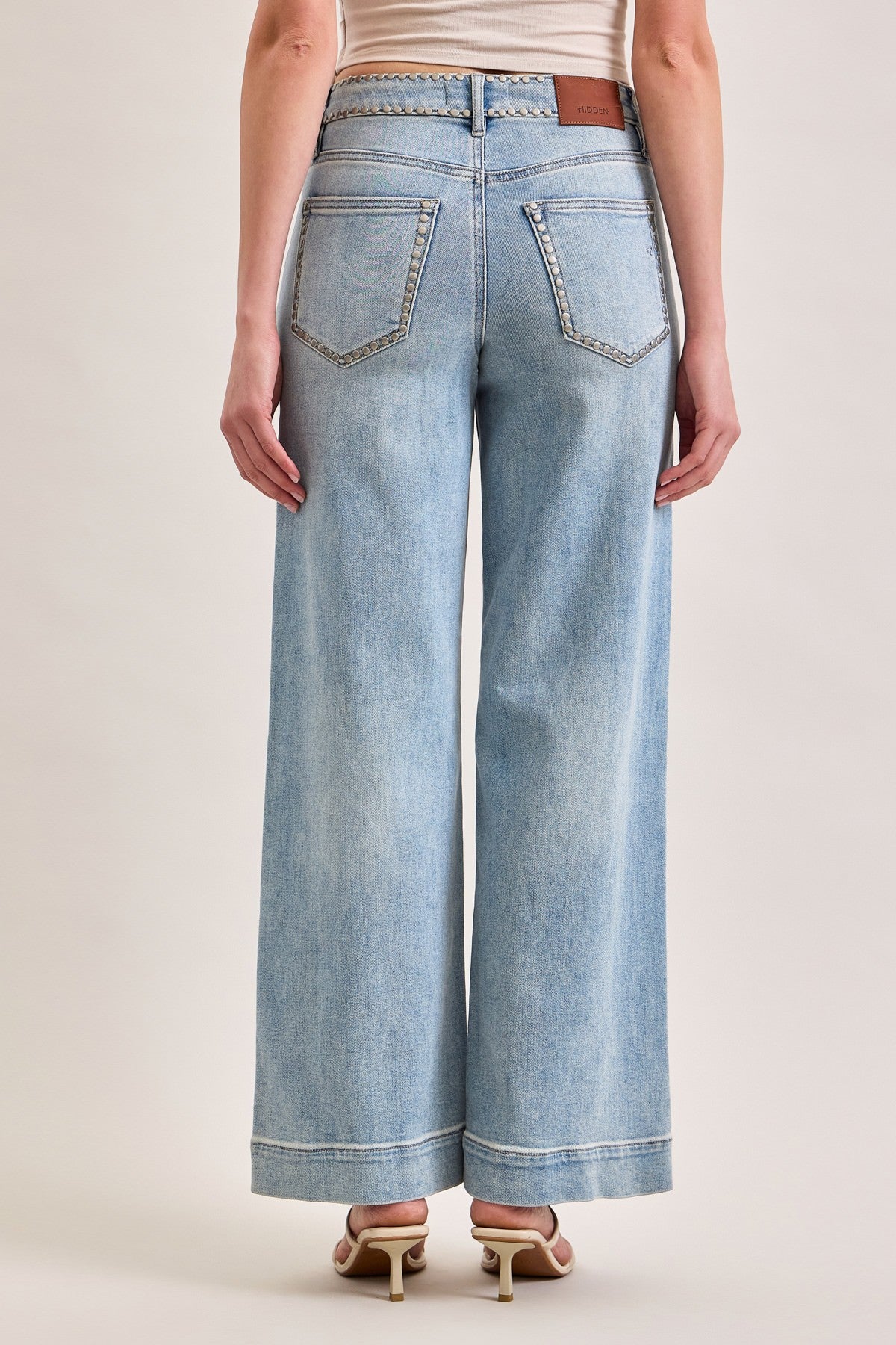 HIDDEN STUD JEAN