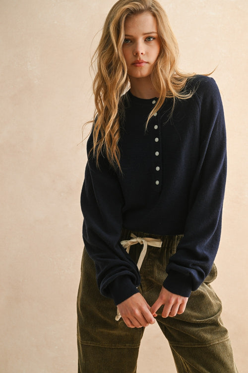 NAVY WOOL LONG SLEEVE SWEATER TOP