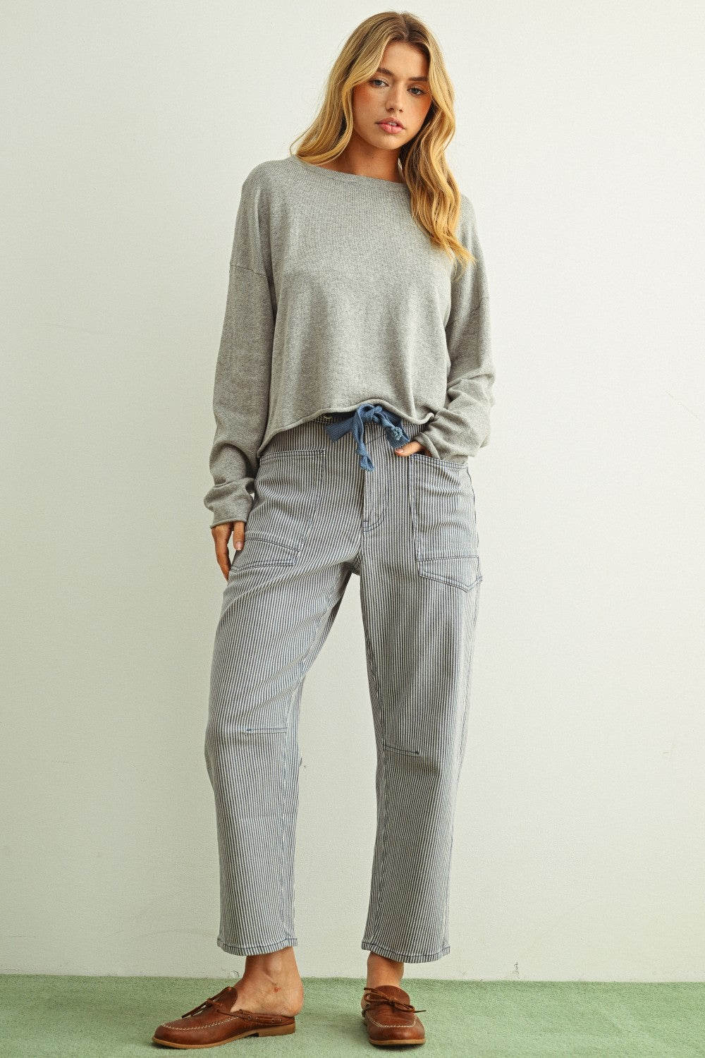 ESSENTIAL LONG SLEEVE CROP TOP GREY